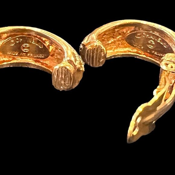Chanel Vintage Hoops - Picture 5 of 6